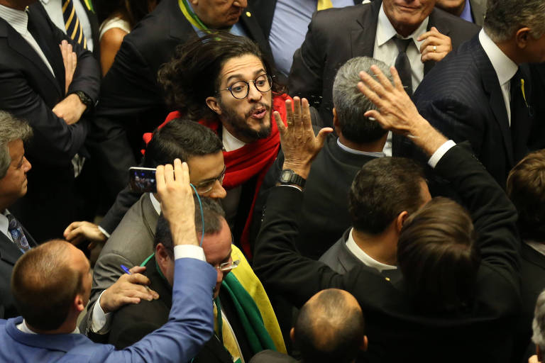Você está louca, querida', diz Netflix a Flávio Bolsonaro no Twitter -  Jornal O Globo