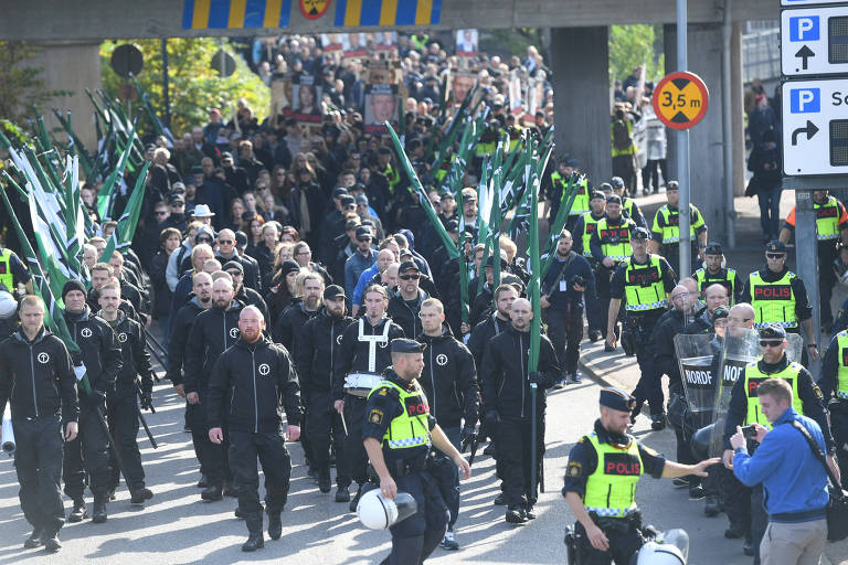 The Nordic Resistance Movement (NMR) march in central Gothenburg, Sweden September 30, 2017. Fredrik Sandberg/TT News Agency/via REUTERS ATTENTION EDITORS - THIS IMAGE WAS PROVIDED BY A THIRD PARTY. SWEDEN OUT. NO COMMERCIAL OR EDITORIAL SALES IN SWEDEN ORG XMIT: GDY305