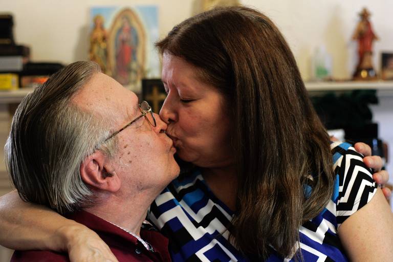 Olavo com a mulher, Roxane Andrade de Souza; os dois vivem nos EUA desde 2005. O escritor tem oito filhos e 16 netos