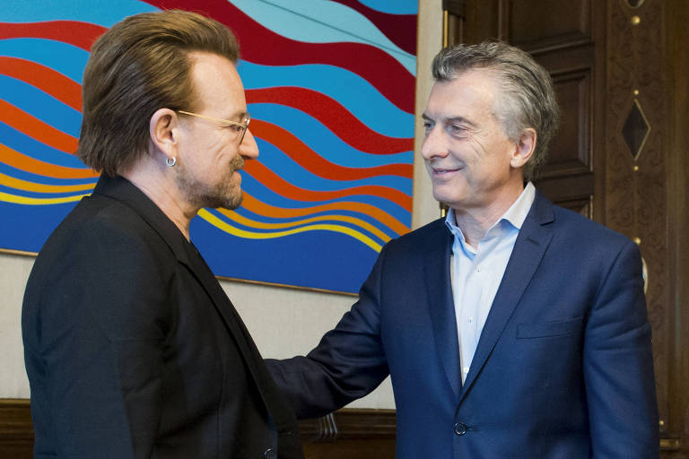 O presidente da Argentina, Mauricio Macri, recebe Bono na Casa Rosada, em Buenos Aires