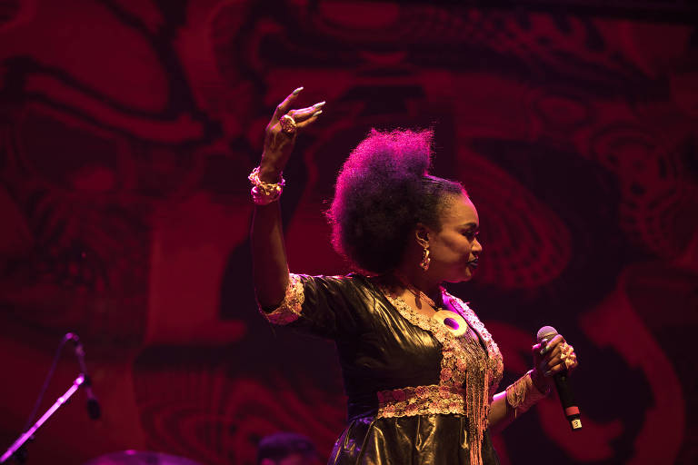 A cantora malinesa Oumou Sangar durante apresentao no Mimo Festival, em Paraty (RJ) 