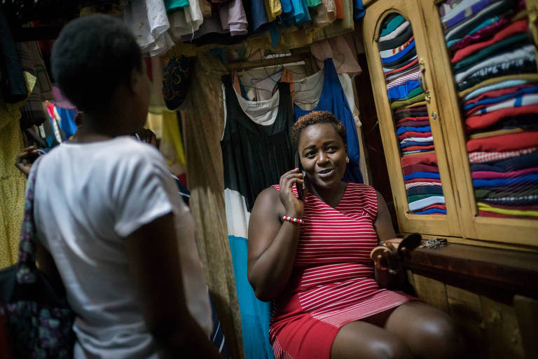 Loja de roupas na cidade de Kigali, Ruanda – Diana Zeyneb Alhindawi/"The New York Times"