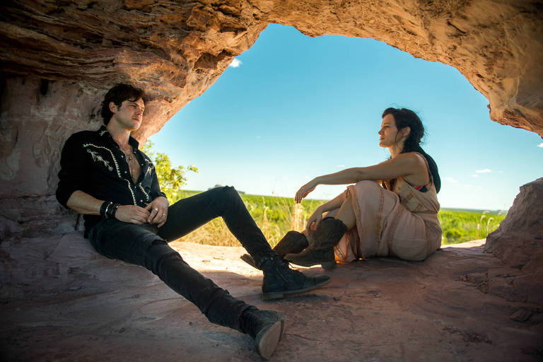 Sergio Guizé e Bianca Bin como Gael e Clara em 'O Outro Lado do Paraíso'