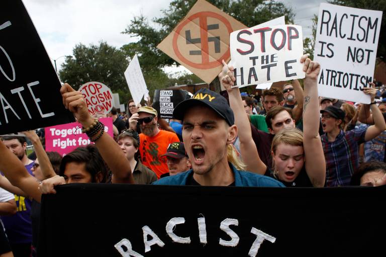 Protesto contra discurso do lder de grupo racista Richard Spencer em Gainesville (Flrida)