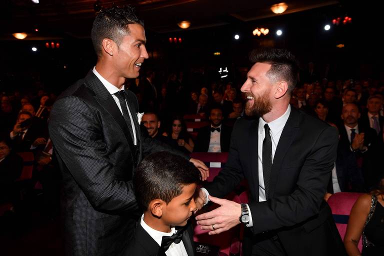Cristiano Ronaldo e Messi se encontram em premiação da Fifa em 2017