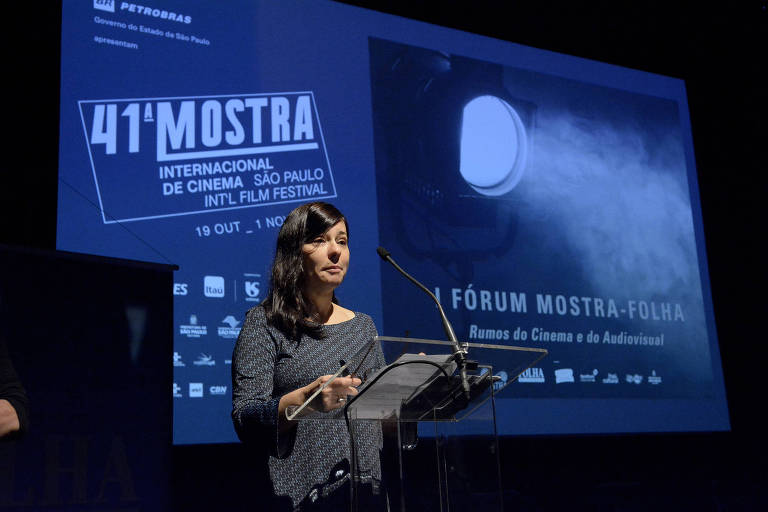 Renata de Almeida, diretora da Mostra, abre o 1� F�rum Mostra-Folha