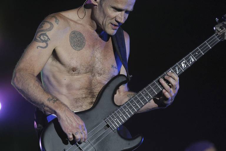 Flea, baixista do Red Hot Chilli Peppers, durante apresentação da banda no ...