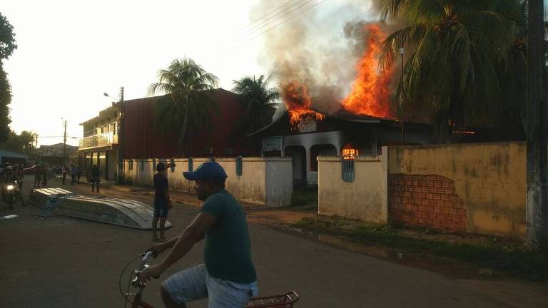 Garimpeiros queimam Ibama, ICMBio e Incra no AM 