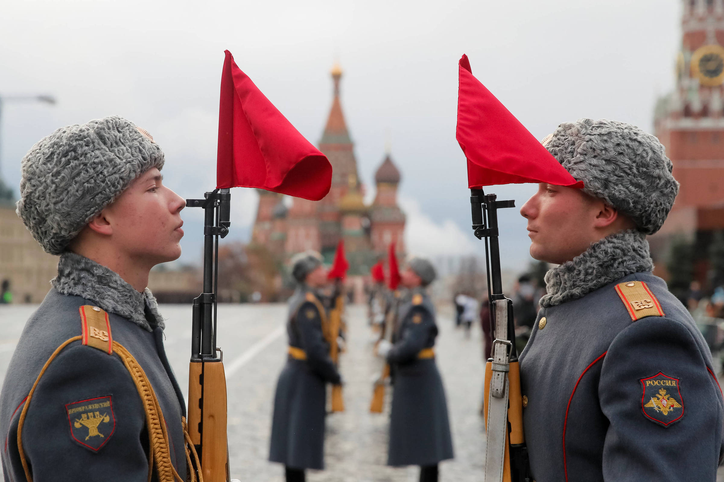 Russian latest. Российский солдат на параде. Натовские войска на красной площади. НАТО на красной площади. Русские военные на Украине.