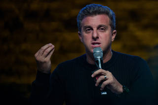 Luciano Huck durante palestra no Festival de Cultura Empreendedora