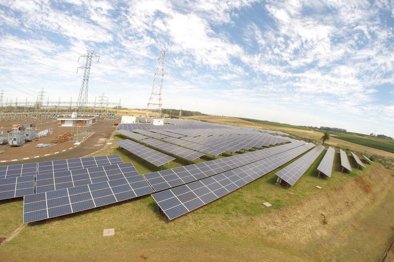 Painéis solares da CPFL, empresa de energia comprada pela estatal chinesa State Grid
