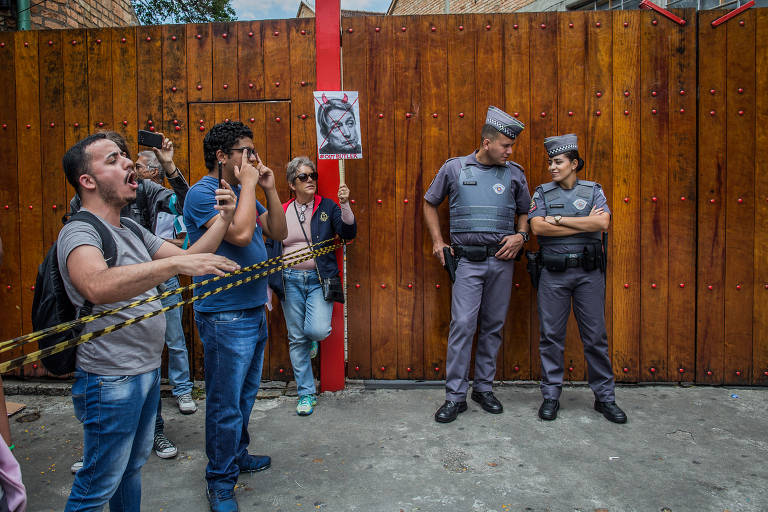 Protesto contra o seminário "Os Fins da Democracia", com participação de Judith Butler, no Sesc Pompéia, em São Paulo
