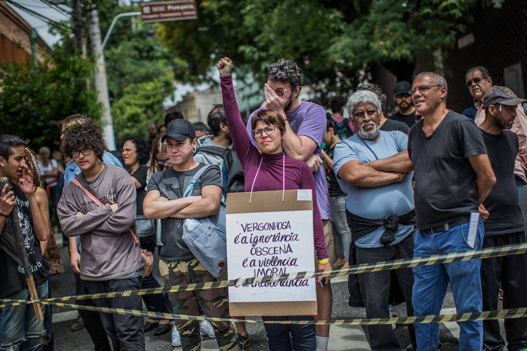 Outro grupo também se manifesta a favor do evento