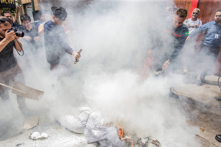 Protesto contra o seminário "Os Fins da Democracia", com participação de Judith Butler, no Sesc Pompéia, em São Paulo