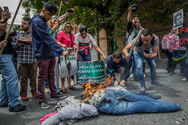 Protesto contra o seminário "Os Fins da Democracia", com participação de Judith Butler, no Sesc Pompéia, em São Paulo