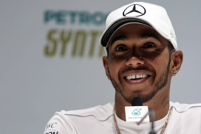 O piloto britânico de Fórmula 1, Lewis Hamilton, em entrevista coletiva em São Paulo