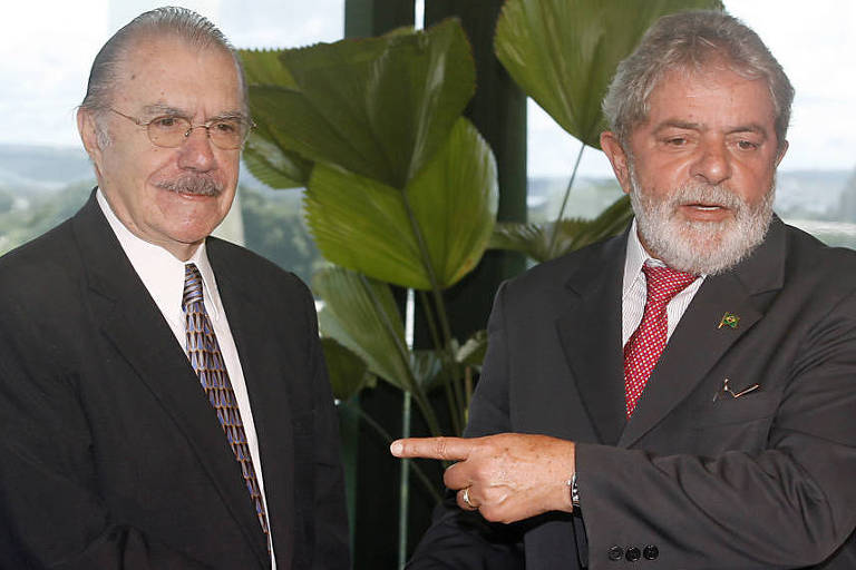 Lula recebe o presidente do Senado, José Sarney, no Planalto em 2009