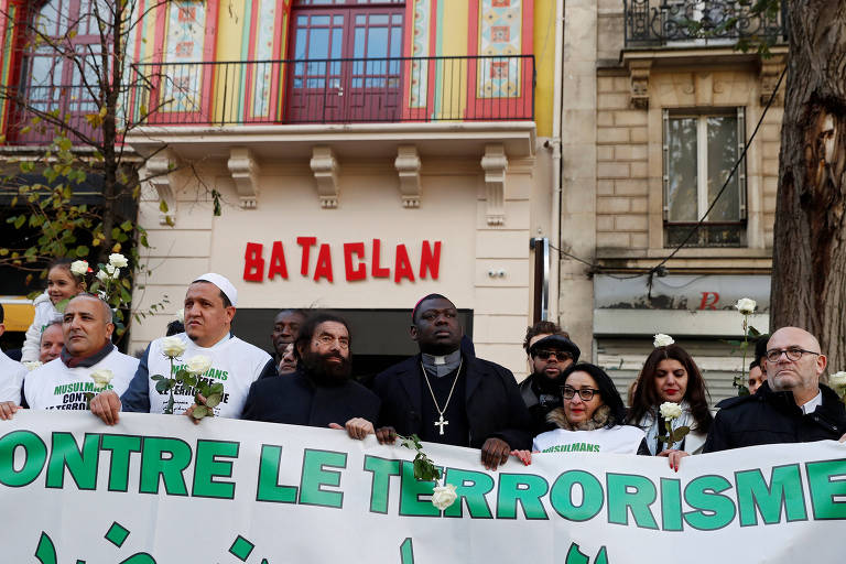 Ato em memria s vtimas do atentado terrorista de 2015 contra o Bataclan, em Paris