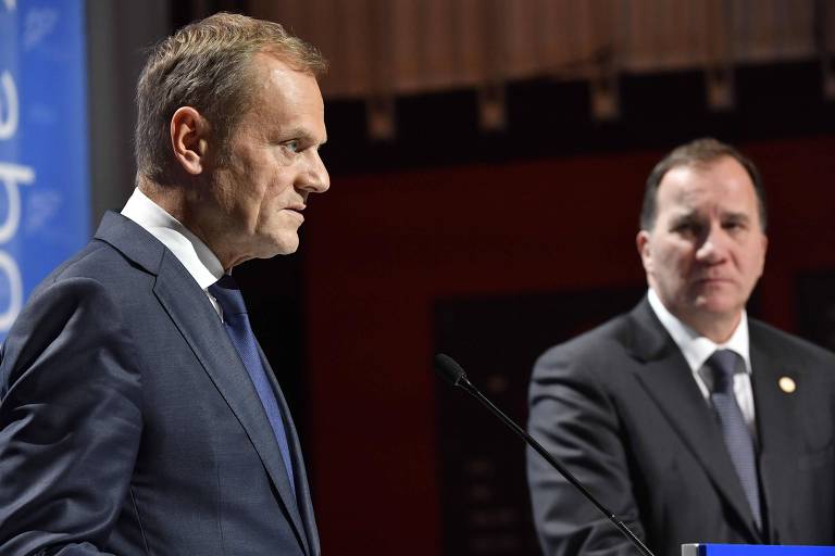 O presidente do Conselho Europeu, Donald Tusk (esq) e o premi da Sucia, Stefan Lofven, falam  imprensa em cpula em Gotemburgo (Sucia) 