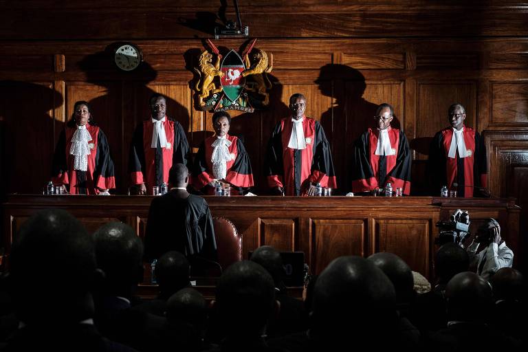 Juzes da Suprema Corte do Qunia durante a sesso que confirmou o resultado da eleio
