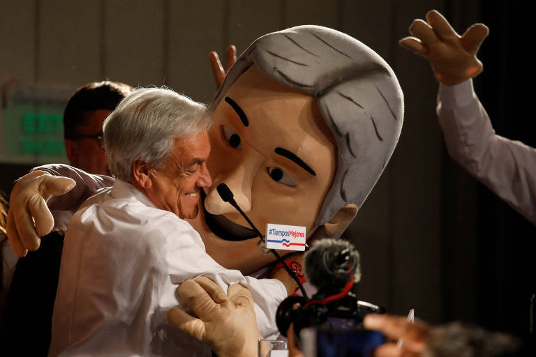 O ex-presidente Sebastin Piera comemora com militantes aps dia de eleio no Chile