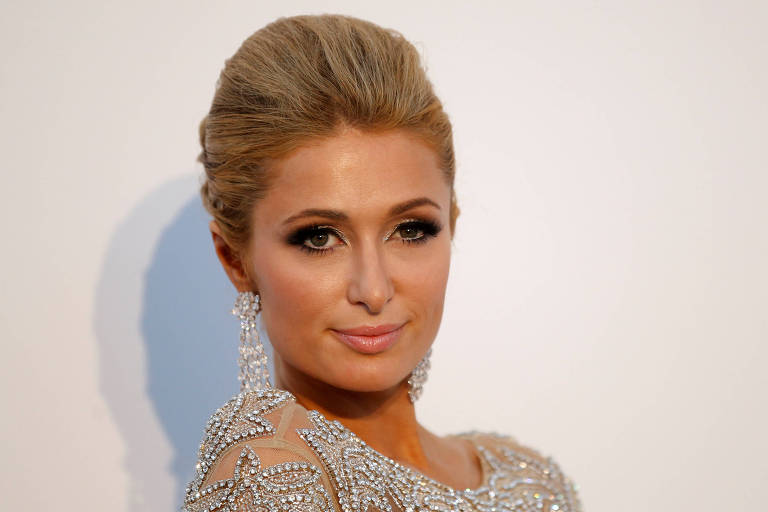 Paris Hilton reivindica​ a invenção da selfie e gera polêmica na web
