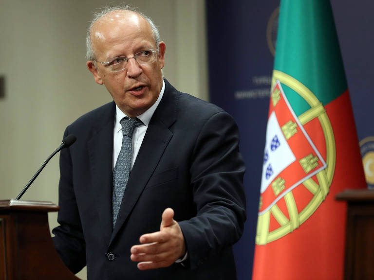 O ministro dos Negcios Estrangeiros portugus, Augusto Santos Silva, d entrevista na Turquia
