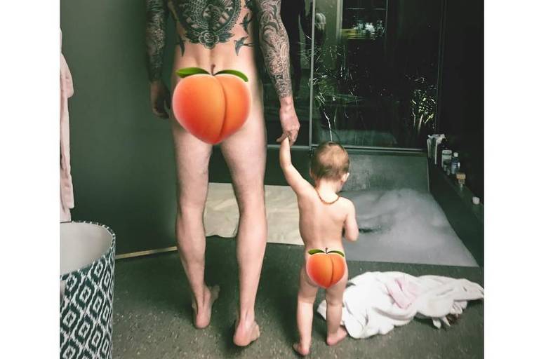 Behati Prinsloo compartilha foto de Adam Levine com a filha: 'O mesmo bumbum'