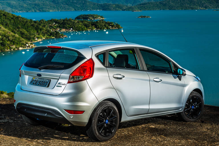 Outra mudança do Ford Fiesta 2018 em relação à versão anterior foram as novas lanternas traseiras
