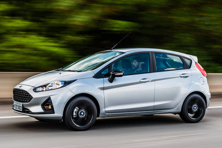 Uma das novidades do Ford Fiesta 2018 foi a dianteira, que ganhou nova grade e o para-choque foi remodelado