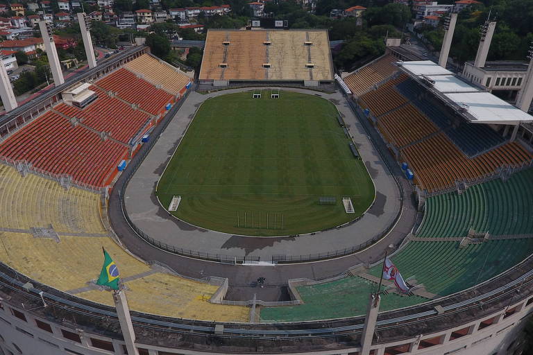 Vista do estádio do Pacaembu, na praça Charles Miller, em São paulo