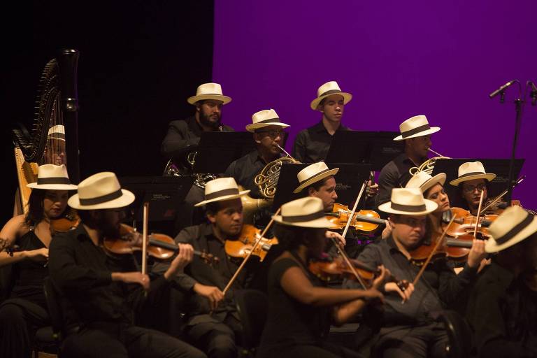 A Orquestra Jovem Tom Jobim faz concerto com participação da cantora Mônica Salmaso