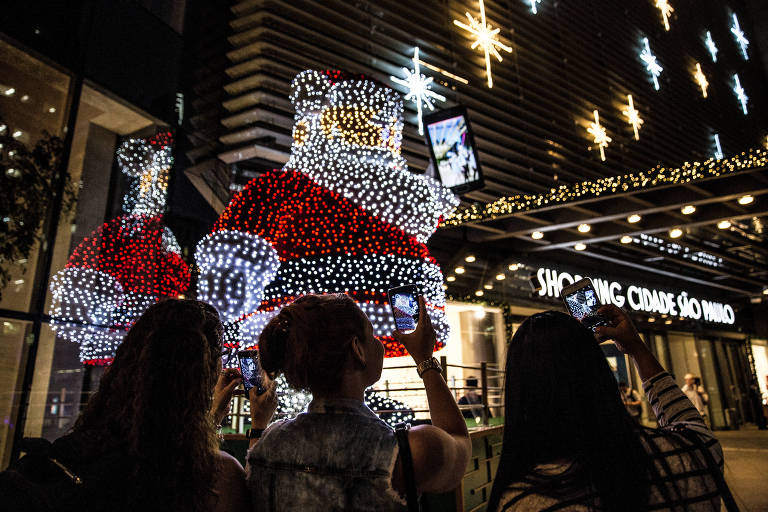 Shopping Cidade São Paulo tem Papai Noel 3D que tira foto com visitantes -  03/12/2017 - Compras - O Melhor de sãopaulo