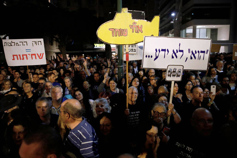 Manifestantes protestam em Tel Aviv contra lei que altera regras de investigao policial em Israel