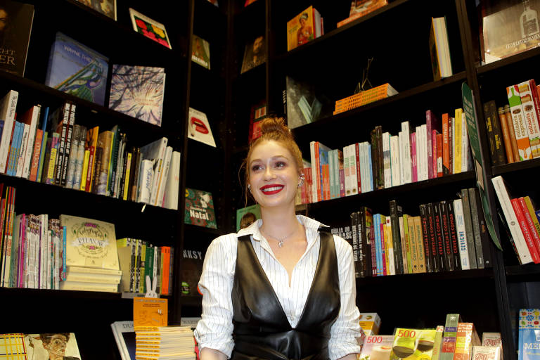 A atriz Marina Ruy Barbosa no lançamento do seu livro em São Paulo