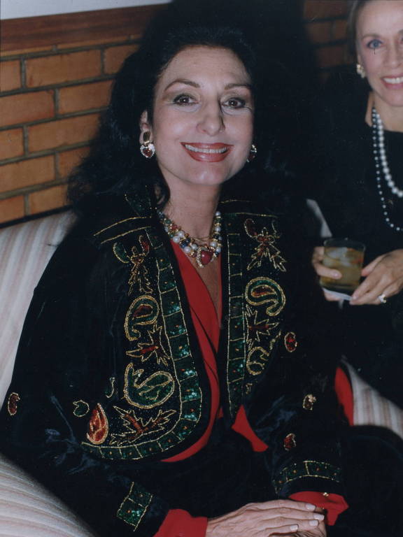 A socialite brasileira socialite Carmen Mayrink Veiga, posa para foto em 1992