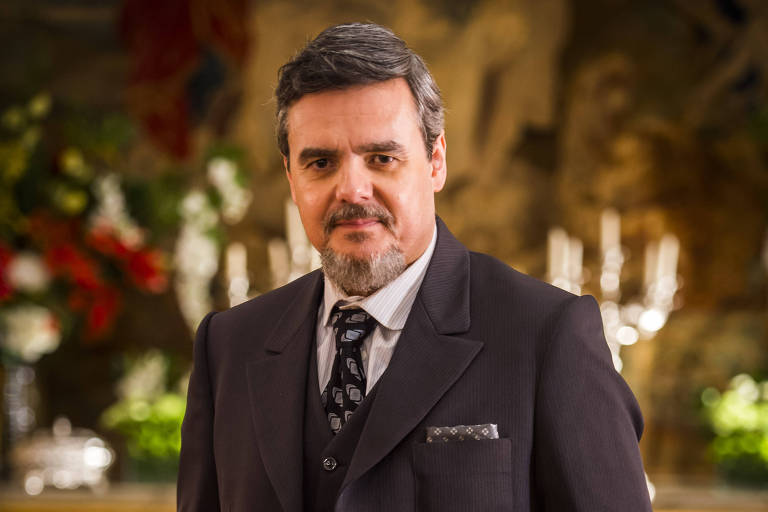O ator Cássio Gabus Mendes como Reinaldo em "Tempo de Amar"