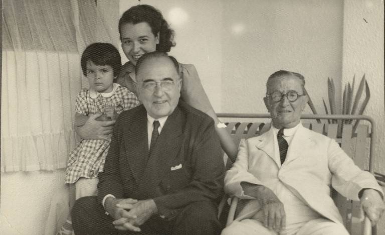Getlio com a neta Celina, a filha Alzira e o pai, Manuel
