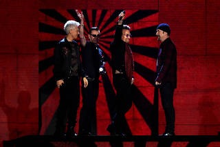 U2 recebe prêmio em Londres