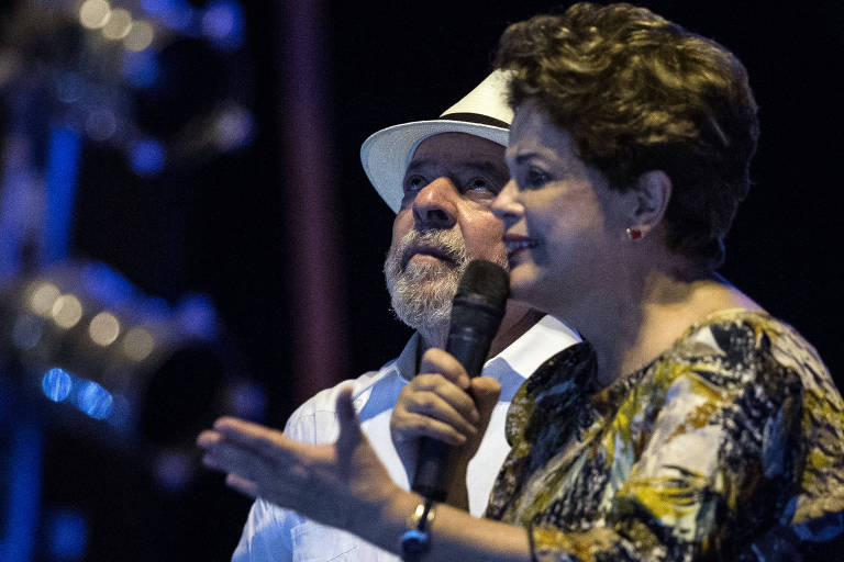 Os ex-presidentes Dilma Rousseff e Lula em evento do PT no centro de Montes Claros, no interior de Minas Gerais, no dia do aniversário do ex-presidente da República