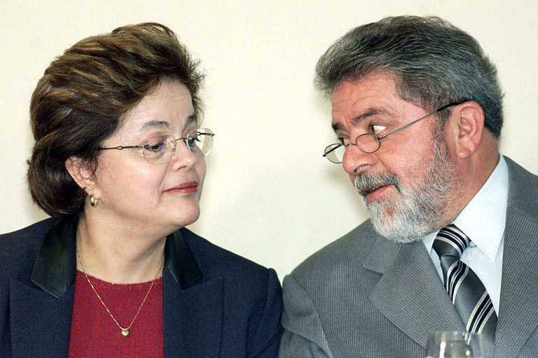 Dilma ao lado do presidente Luiz Inácio Lula da Silva, em 2003, ano em que assumiu o Ministério de Minas e Energia