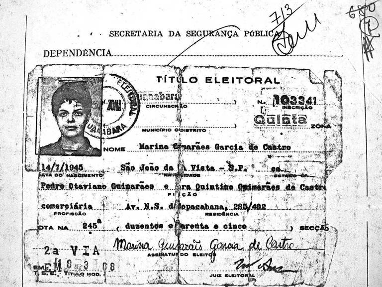 Cópia do título eleitoral de Dilma na época em integrava grupos de combate ao governo militar como Colina e VAR-Palmares (Vanguarda Armada Revolucionária Palmares)