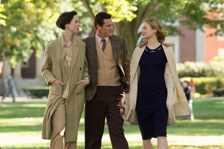 Cena do filme "Professor Marston e as Mulheres-Maravilhas". Elenco: Luke Evans, Rebecca Hall, Bella Heathcote.