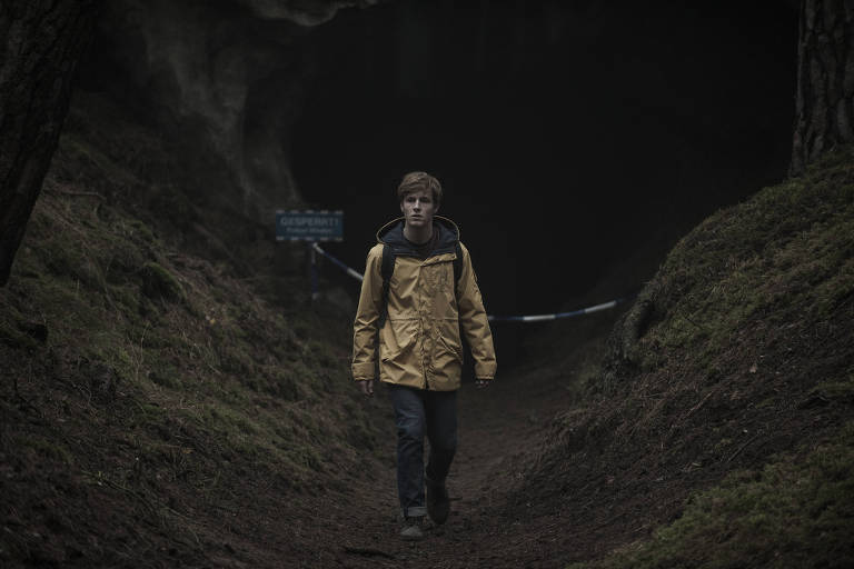 O ator Louis Hofmann como Jonas Kahnwald na srie alem "Dark", da Netflix