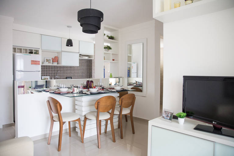 O ideal é que todas as dívidas não superem 20% do salário  a não ser que você esteja financiando um imóvel: neste caso, o limite para suas dívidas é de 30%.