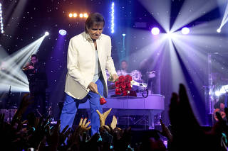 O cantor Roberto Carlos durante show ''Só para Mulheres'', em São Paulo