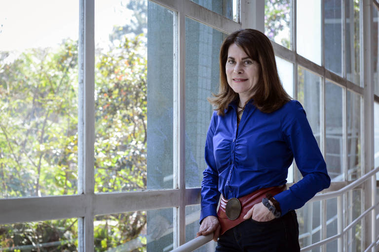 Hoje sabemos que, frequentemente, a idade cronológica não corresponde à idade biológica. Na minha opinião, uma pessoa fica velha quando perde a alegria de viver (la joie de vivre em francês). Envelhecer é perder o interesse pela vida
MAYANA ZATZ, 70, geneticista