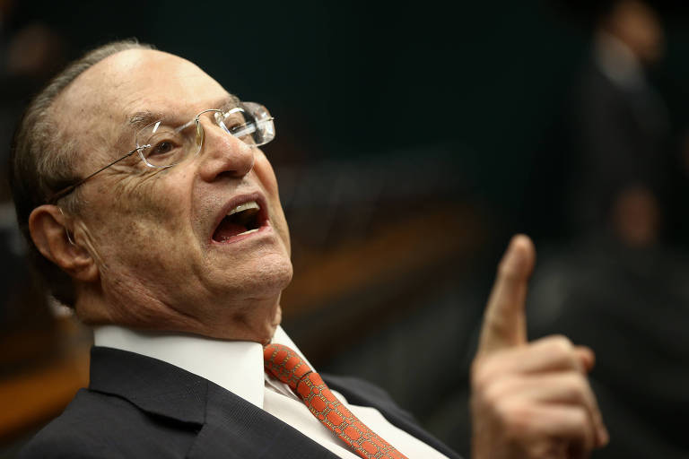 Maluf tem penas extintas por Fachin por preencher regras de indulto de Bolsonaro