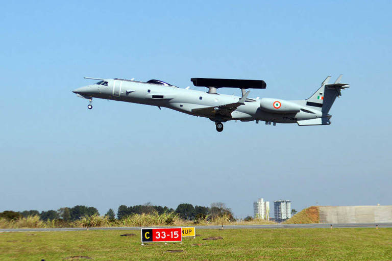 Jato militar EMB 145