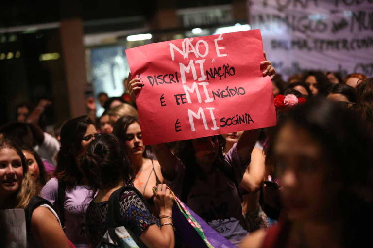 Manifestantes mulheres protestam contra o assdio sexual na avenida Paulista em 2016